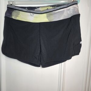 Lululemon SPEED UP  Athletic Shorts with Citron Canvas Waistband Sz 4